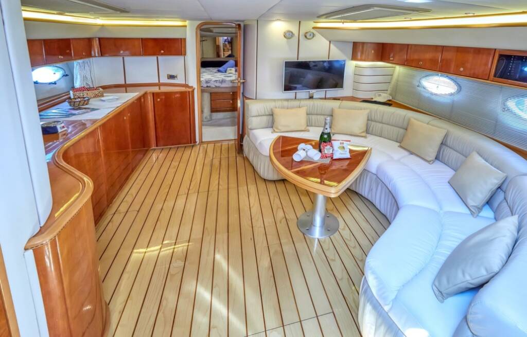 interni yacht v55